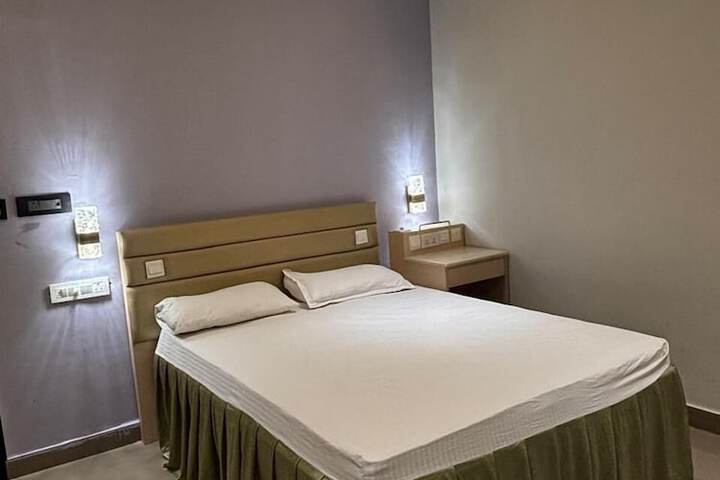 Room 4 of 6