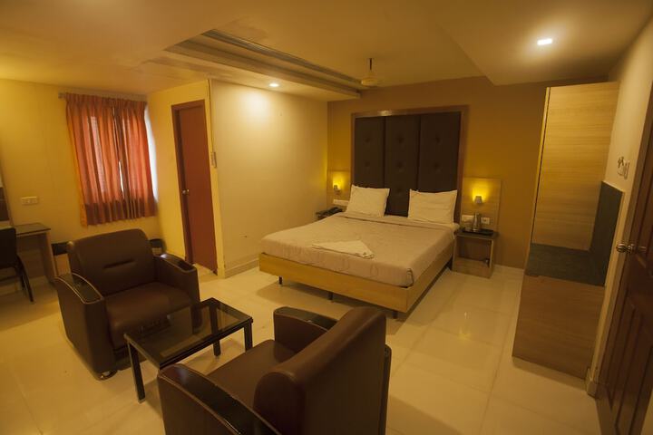 Room 6 of 18