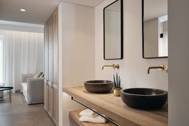 Room 21 of 183