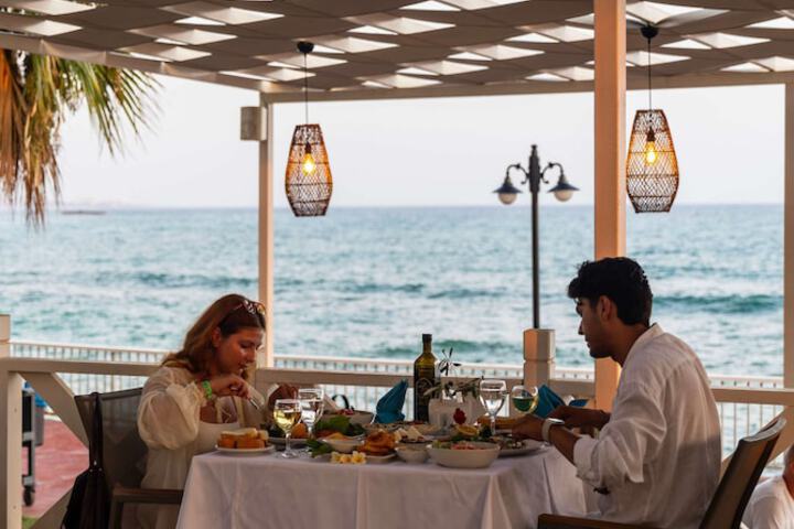 Dining 244 of 552