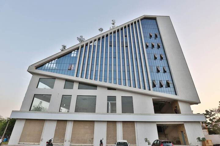 OYO 13033 HOTEL RAADHE