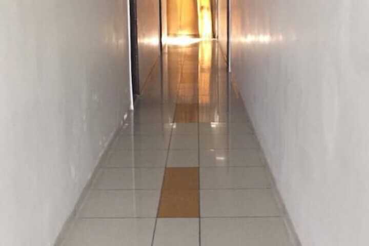 Room 9 of 18