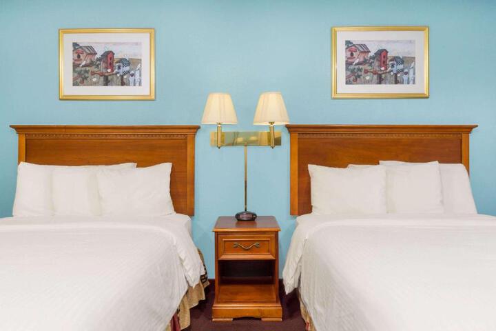 2 Double Beds (1 of 7)