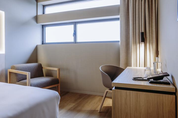 Room 33 of 118