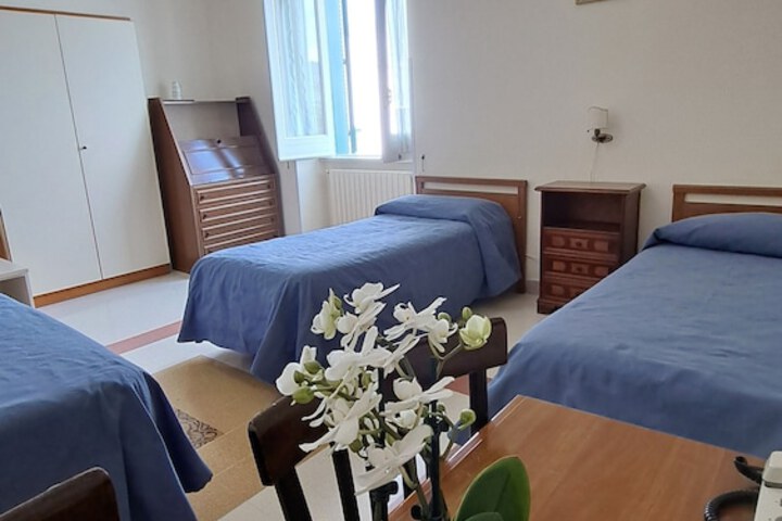 Room 27 of 110