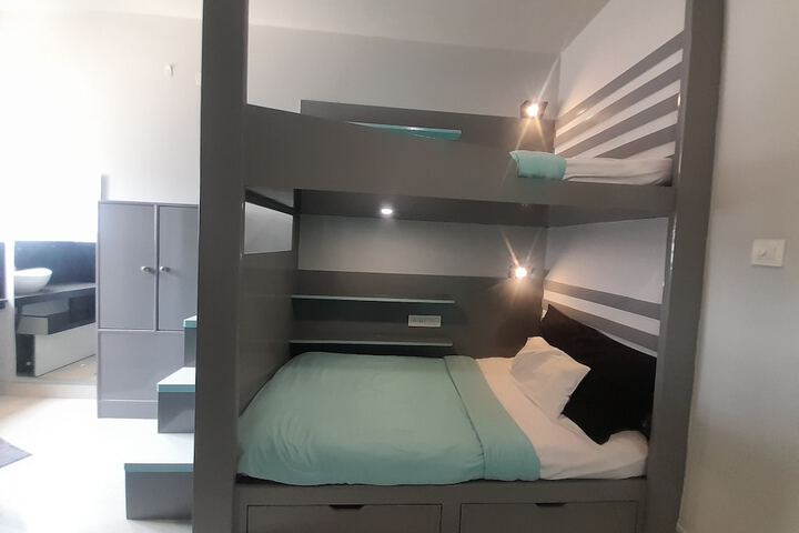 Room 2 of 10