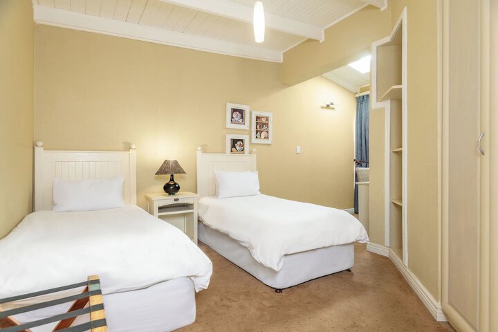Room 12 of 33