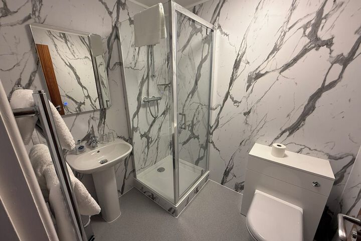 Room 10 of 16