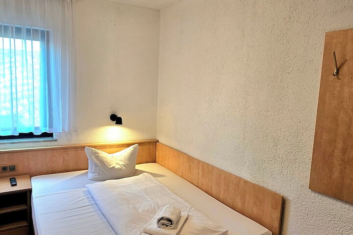 Room 10 of 96