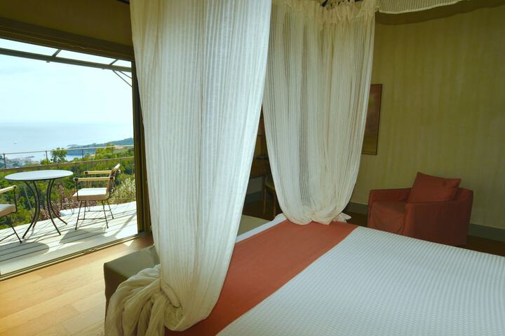 Room 3 of 36