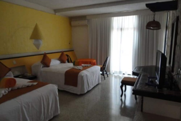 Room 9 of 32