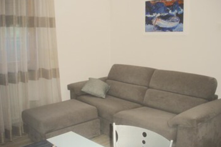 Room 8 of 16