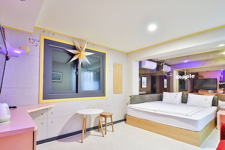 Room 15 of 23