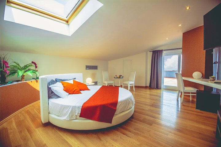 Room 20 of 196