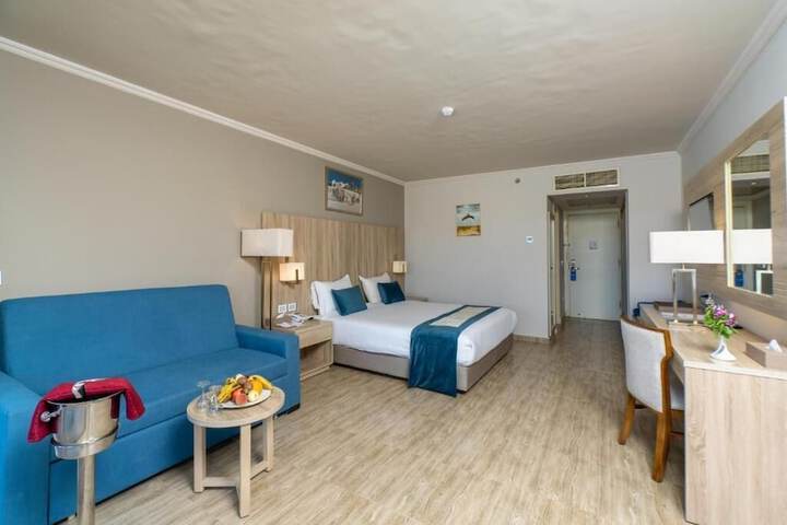 Room 14 of 204