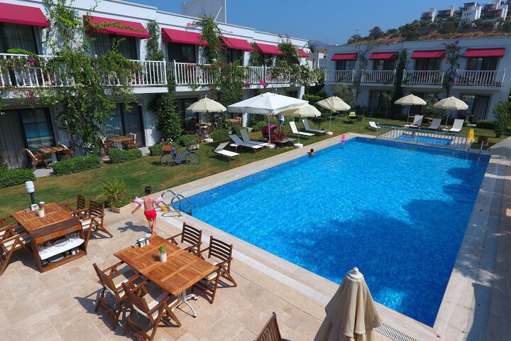 Hotel with Pool