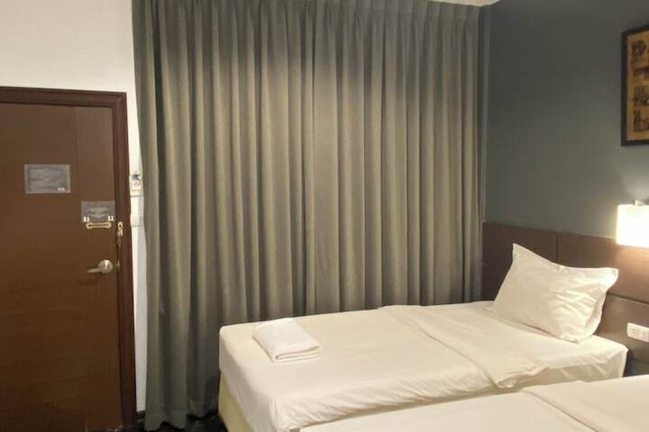 Room 18 of 33