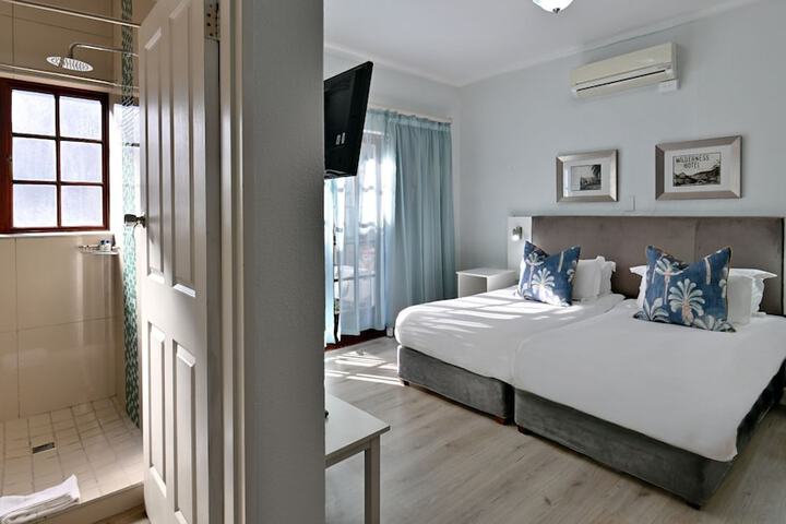 Room 104 of 199