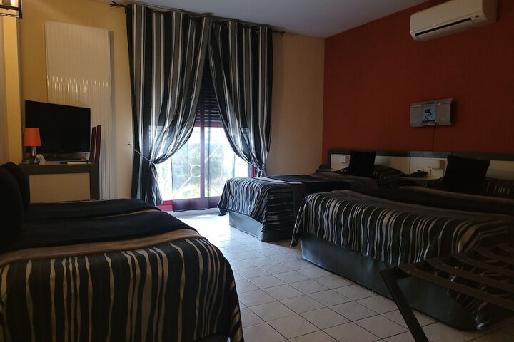 Room 25 of 143