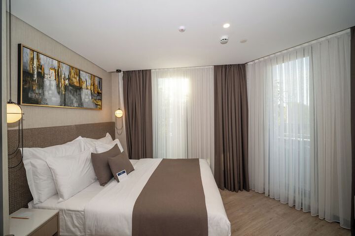 Room 27 of 170