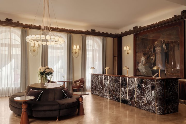 Entrance & Lobby
