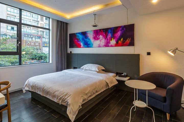 Room 5 of 31