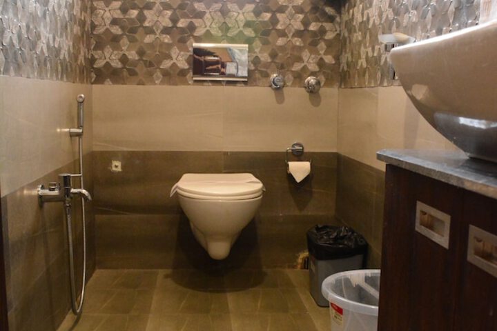 Room 13 of 40