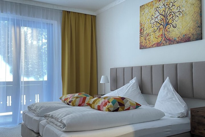 Room 2 of 60