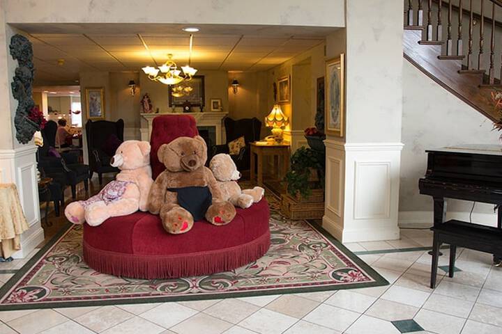 Hotel Lobby