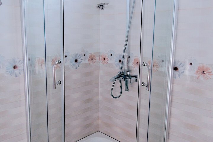 Room 12 of 32