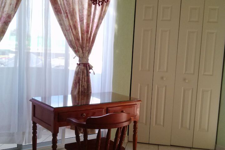 Room 5 of 18