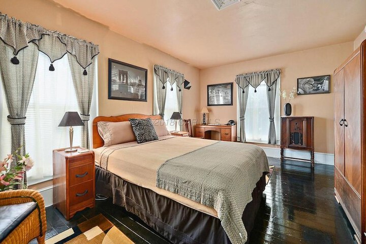 Room 6 of 35
