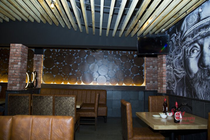 Lounge 30 of 32