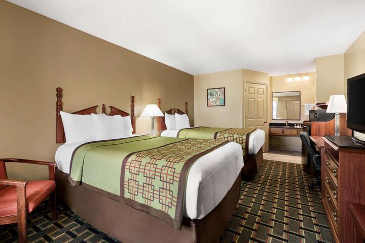 2 Double Beds (6 of 6)