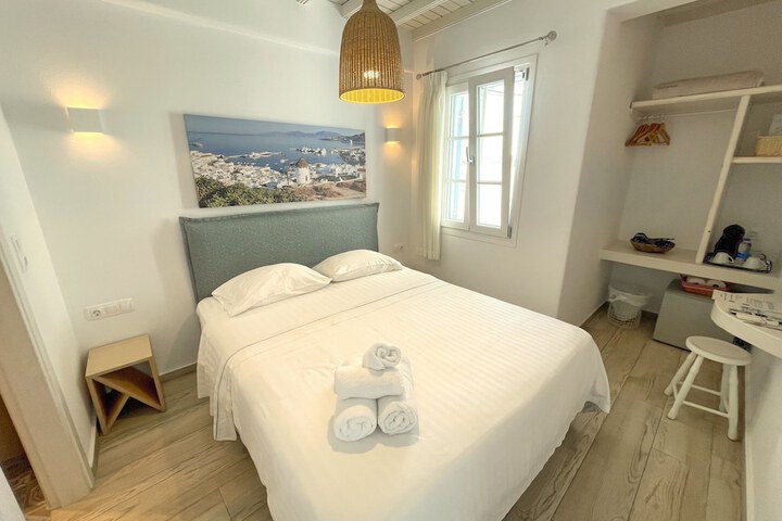 Room 10 of 93