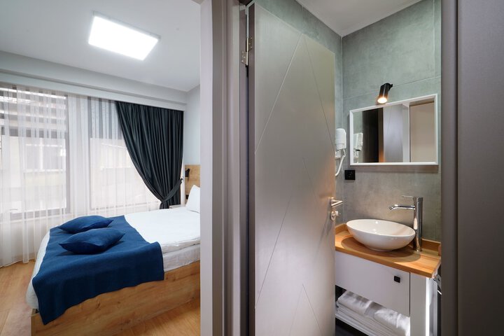 Room 9 of 39