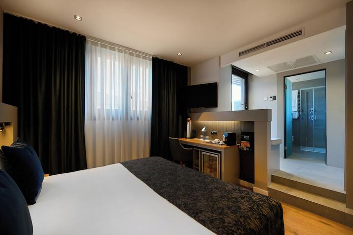 Room 26 of 62