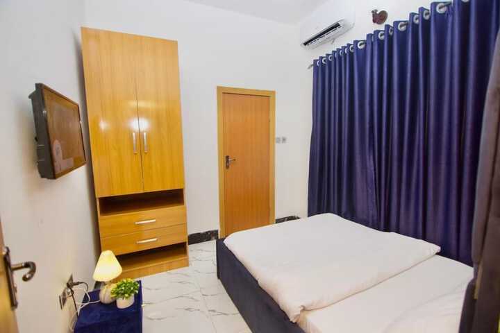 Room 2 of 41