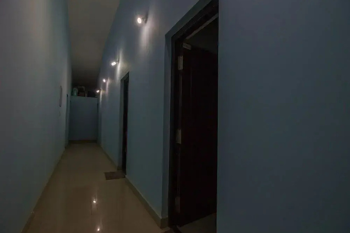 Room 7 of 9