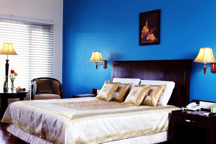 Room 3 of 49