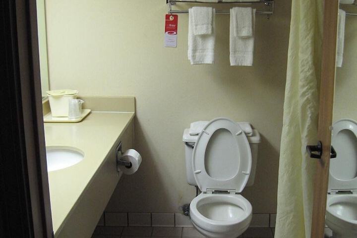 Basic Single Room (1 of 4)