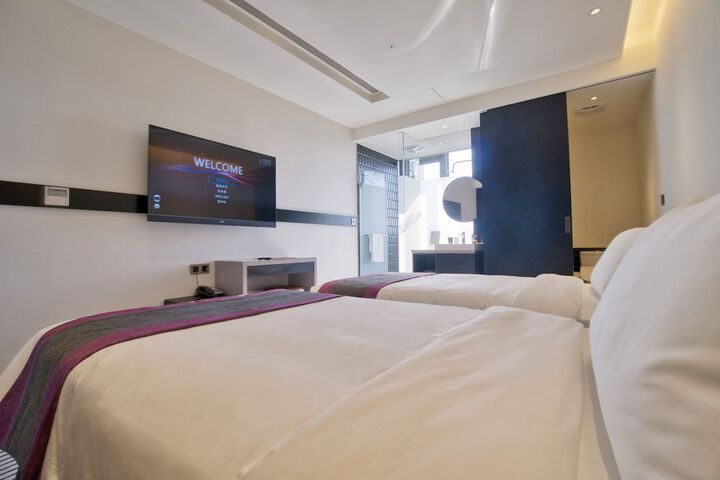 Room 16 of 92
