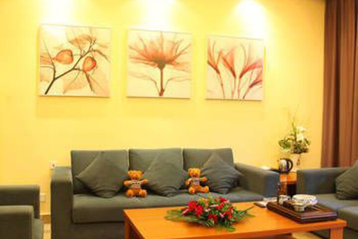 Room 5 of 16