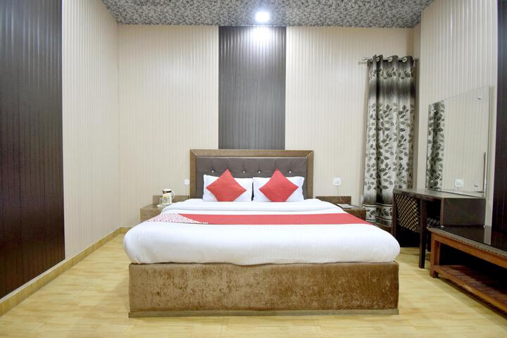 Room 6 of 32