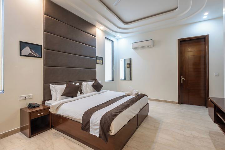 Room 14 of 30