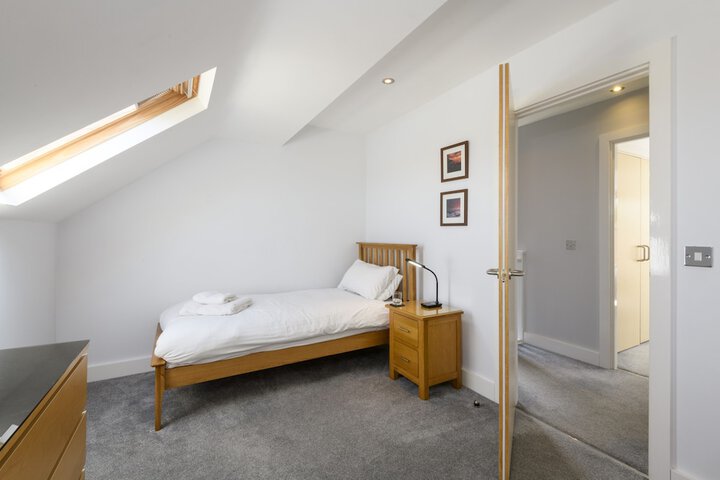 Room 9 of 68