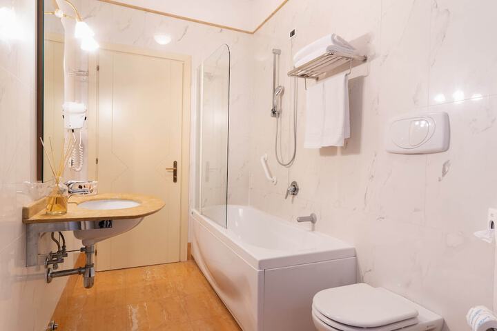 Room 40 of 59