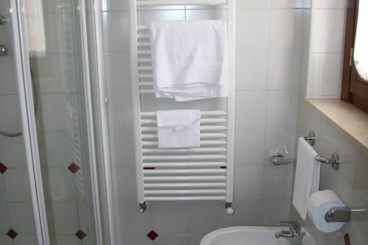 Room 16 of 22