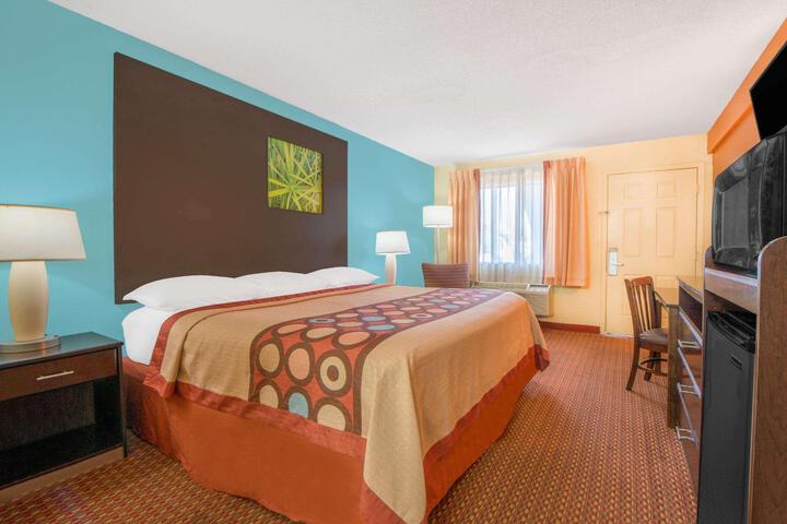 1 King Bed (6 of 15)