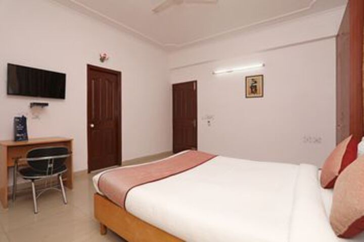 Room 11 of 23